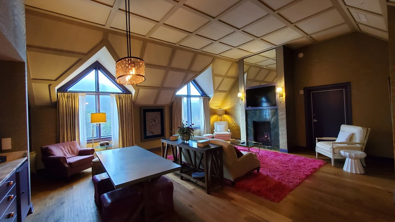 Live From The DOLLY PARTON SUITE At DreamMore Resort!!!