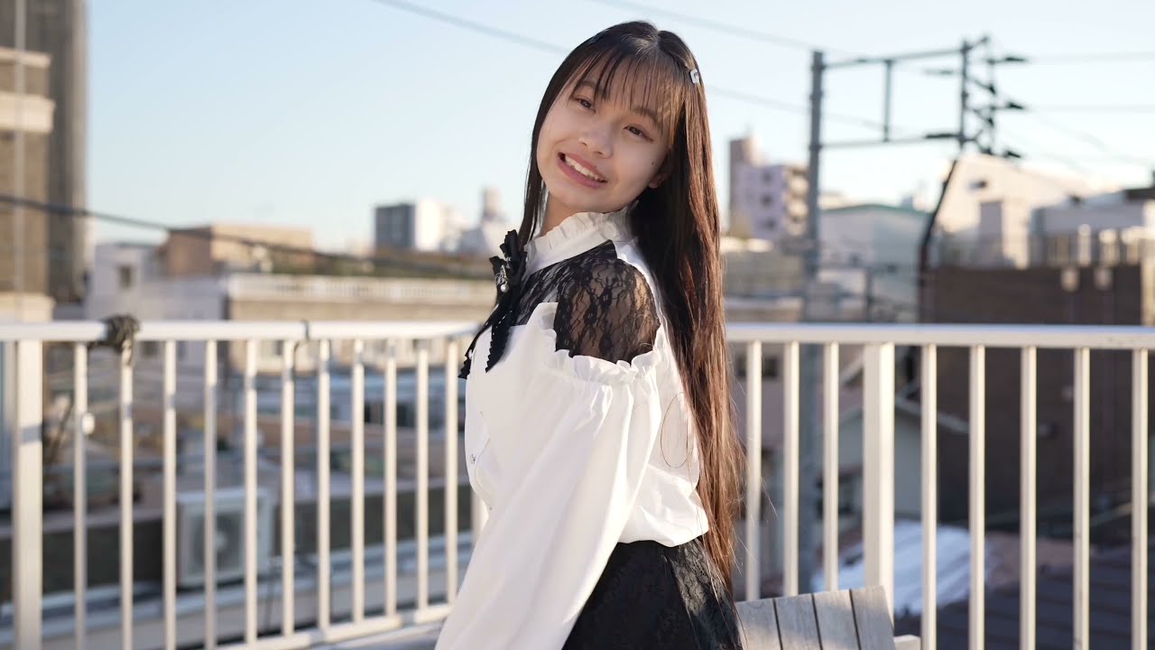 Model shooting and dusk in the fashionable town of Minami Aoyama, model is Himeka  南青山でモデル撮影、モデルは姫華