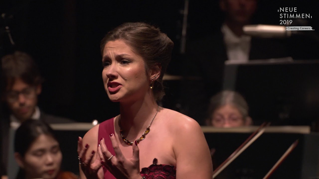 NEUE STIMMEN 2019 - Semi-Final: Hélène Carpentier sings 
