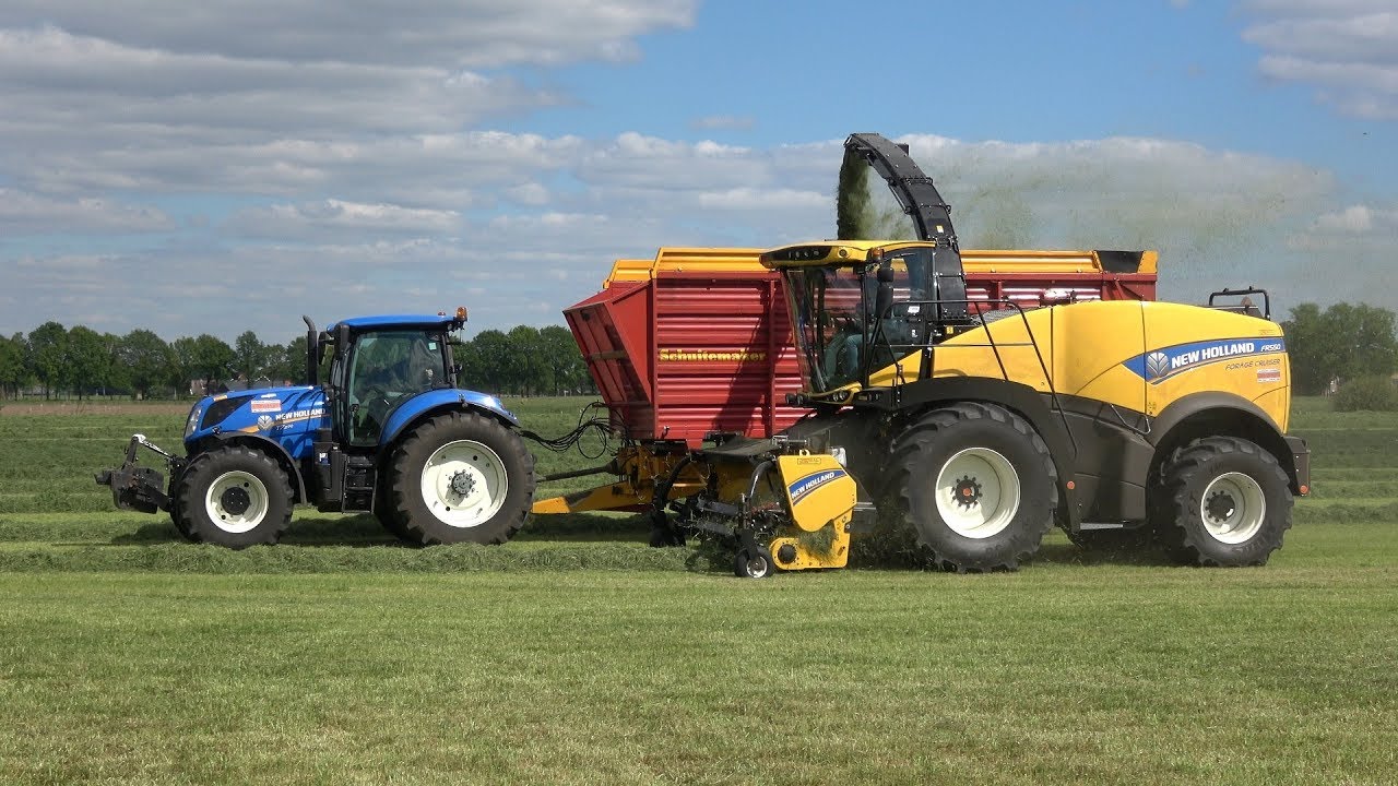 Loonbedrijf Bouwhuis aan het gras hakselen met hun nieuwe New Holland FR550 Forage Cruiser (2020)