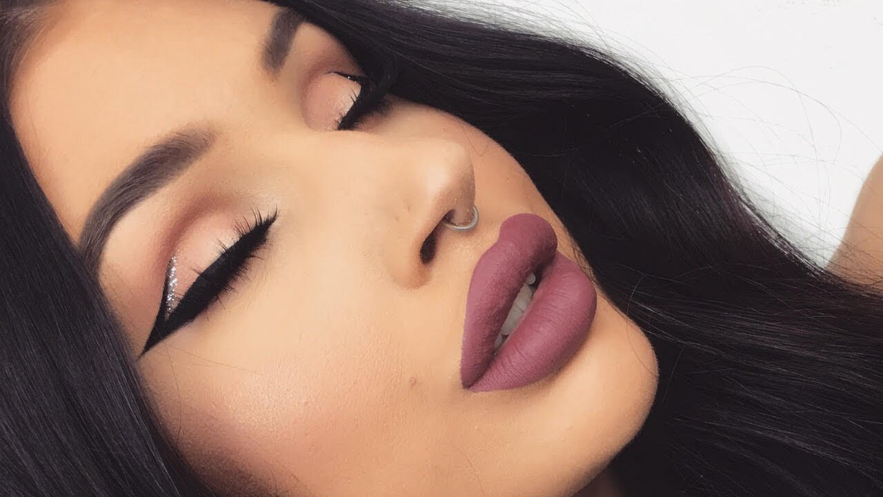 Graphic Winged Eyeliner With Glitter | Makeup Tutorial