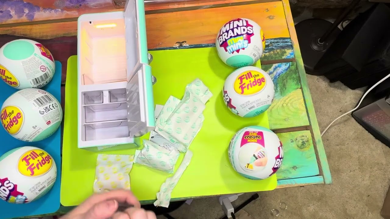 The new Mini Brands Mini mini’s Fridge and 6 balls that go with the fridge!
