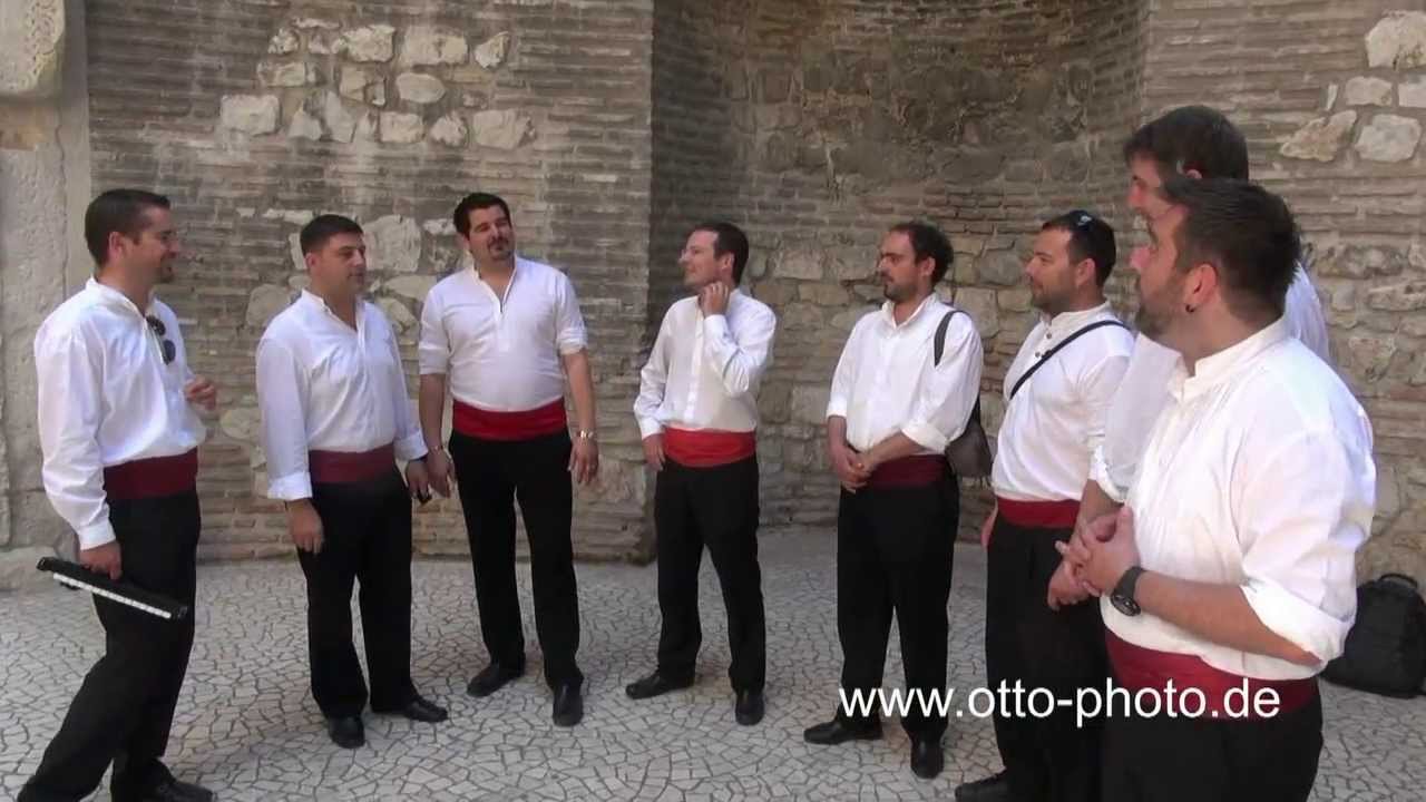 Klapa Vestibul Split Croatia 2013   05 Joke