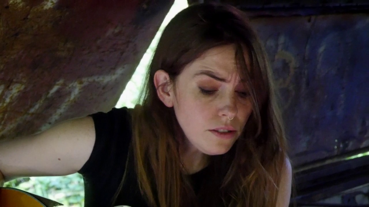 Emma Ruth Rundle-  Hand Of God (Live In The Oregon Woods)