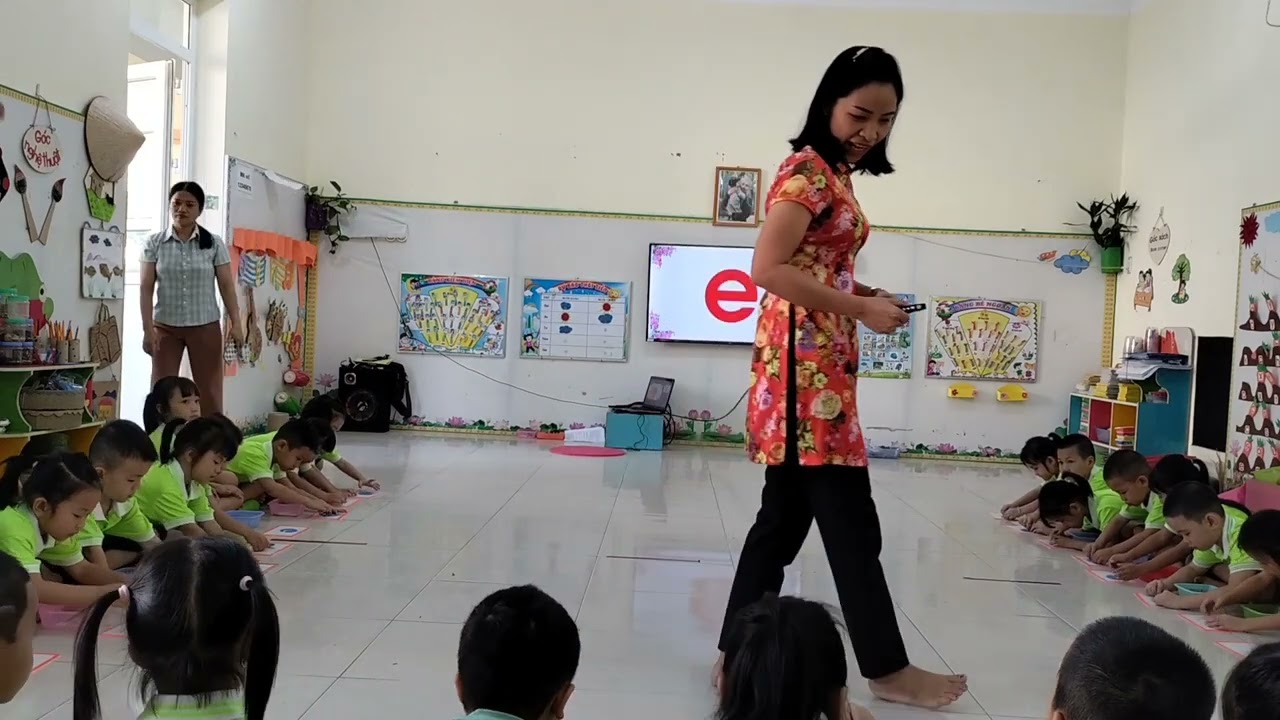 HDLQCC: Làm quen chữ e, ê