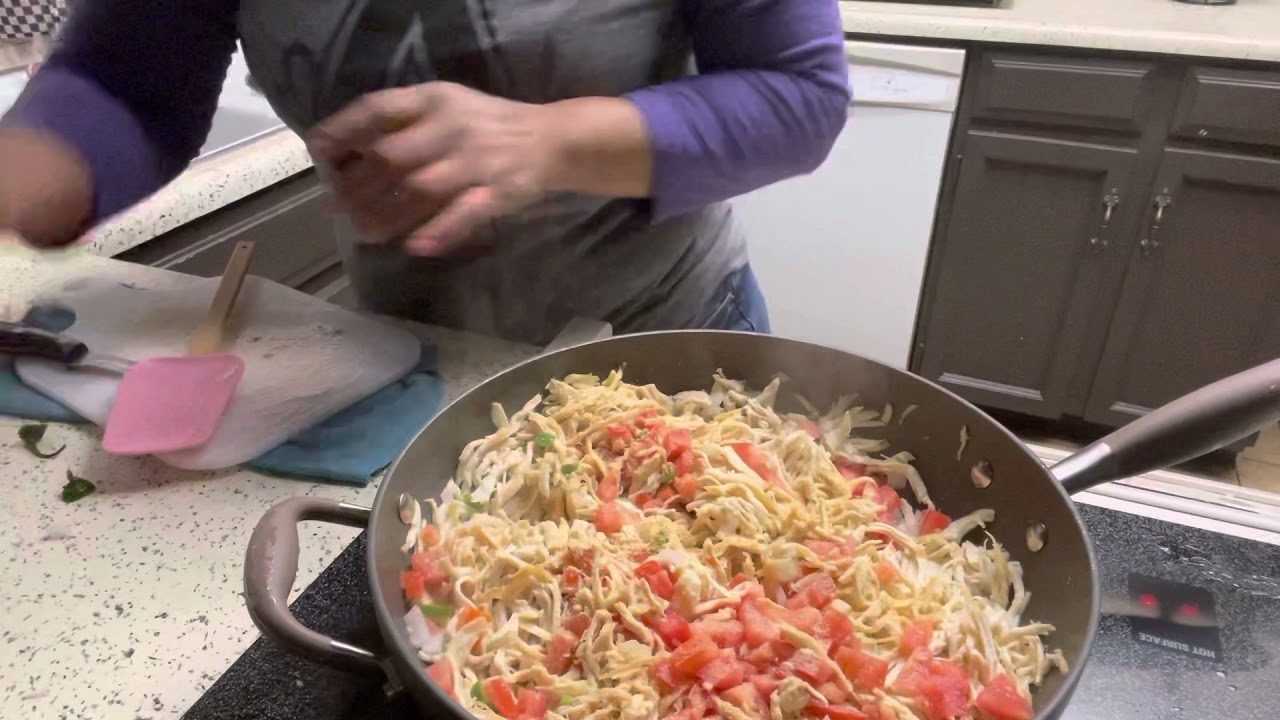 Pechuga de pollo desebrada ala mexicana