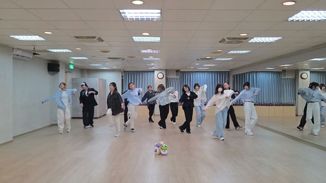 38周日1100館前Seventeen - Ready to love 