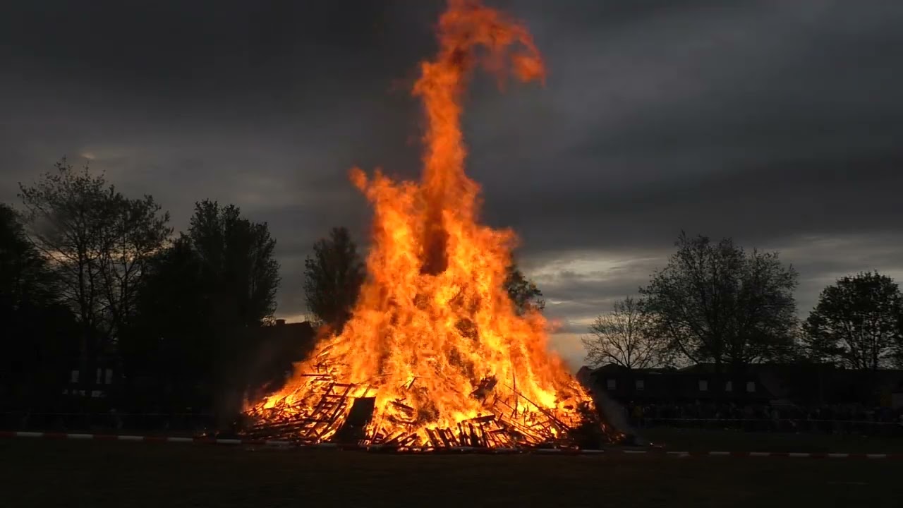 Osterfeuer in Wessum 2025