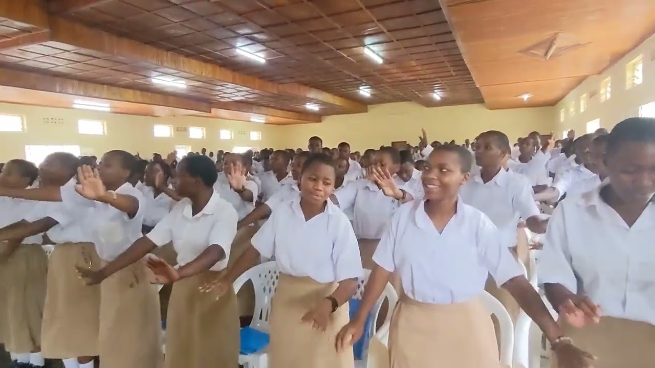 Shimwa Mwami wacu Performed by TTC Save & Rwabuye TSS ( Ibigo byaba Fréres Maristes)