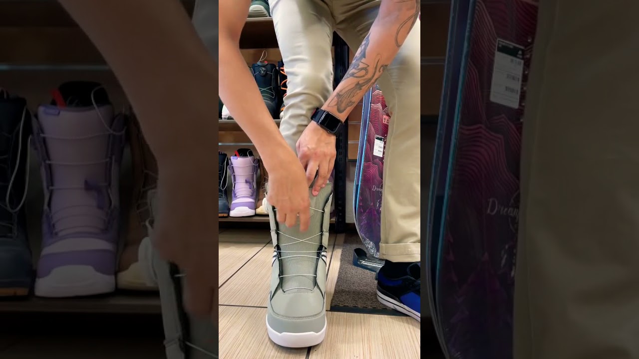 BEST Snowboard Boots with Advanced TECH 🔥🔥 #shorts.