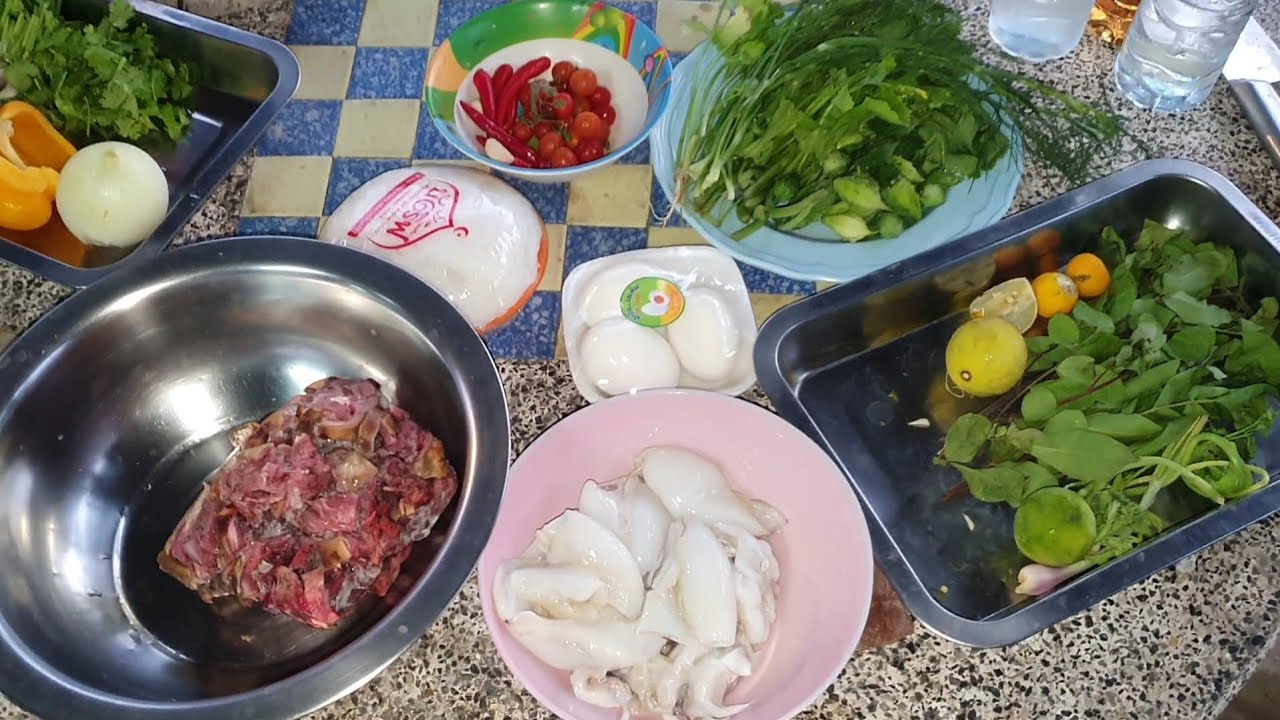 ปลาหมึกผัดไข่เค็ม ซุปมะเขือนัวๆ อ่อมของป่ามะละกอ สุดท่อนั่นพี่น้อง