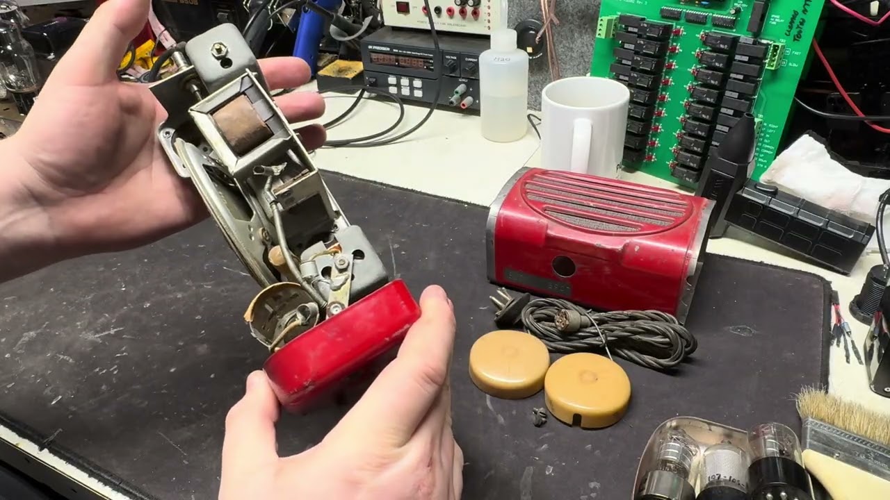 Motorola B-150 bicycle radio restoration (Part 1)