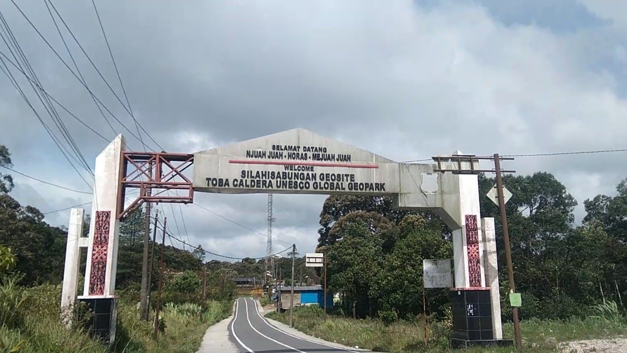 Jalan Simpang Lae Pondom ke Silalahi - Daerah Wisata Danau Toba Kecamatan Silahisabungan