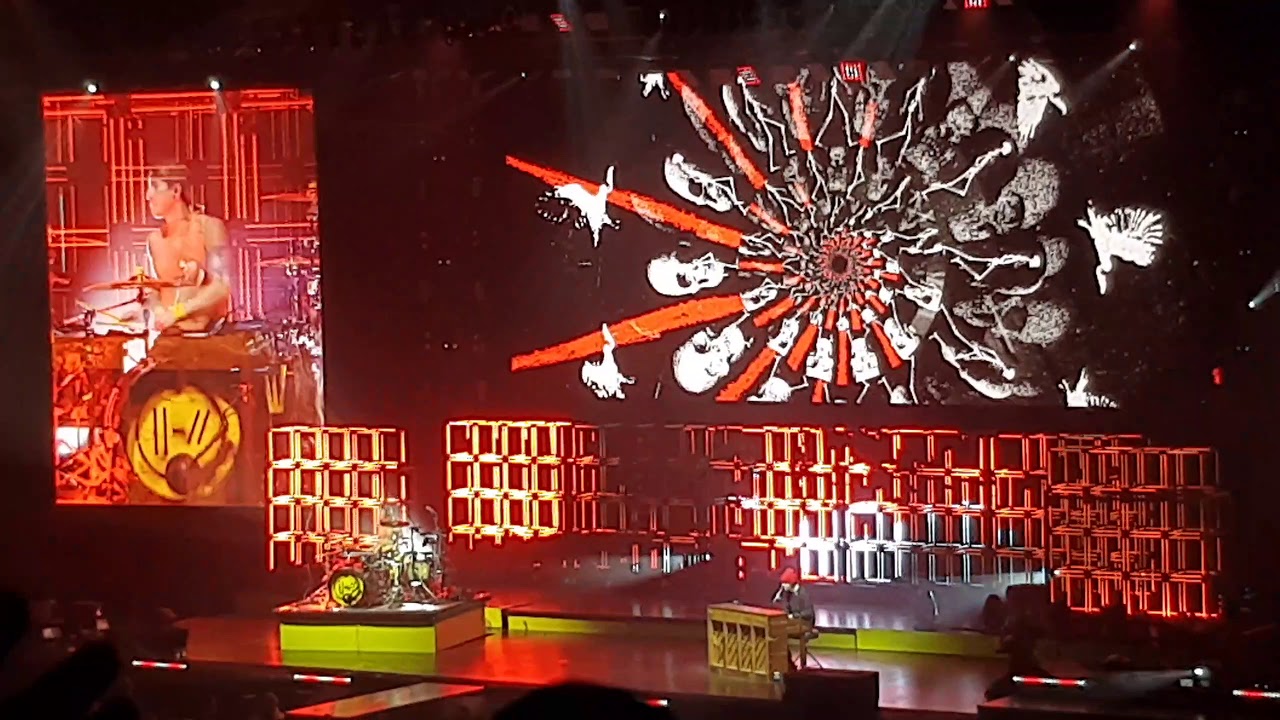 Twenty One pilots - Holding onto you  live in  Prague 16.2.19