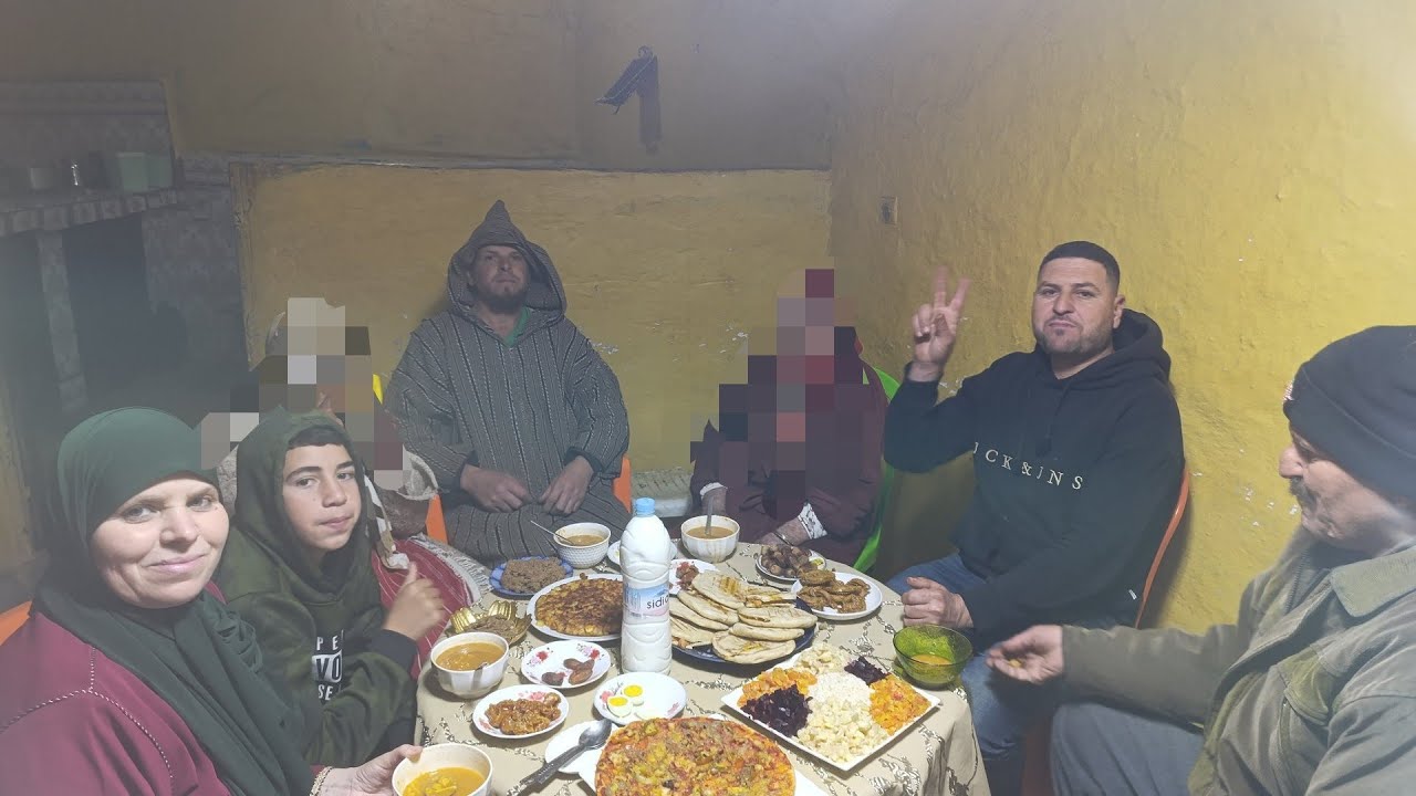 اول فطور معا خوتي و لواليدين ديالي الله يحفظهوم ويخالينا ديما مجموعين🥰❤️‍🩹