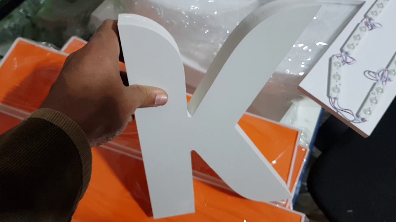 بعض الفنيات في الصناعة الإشهارية