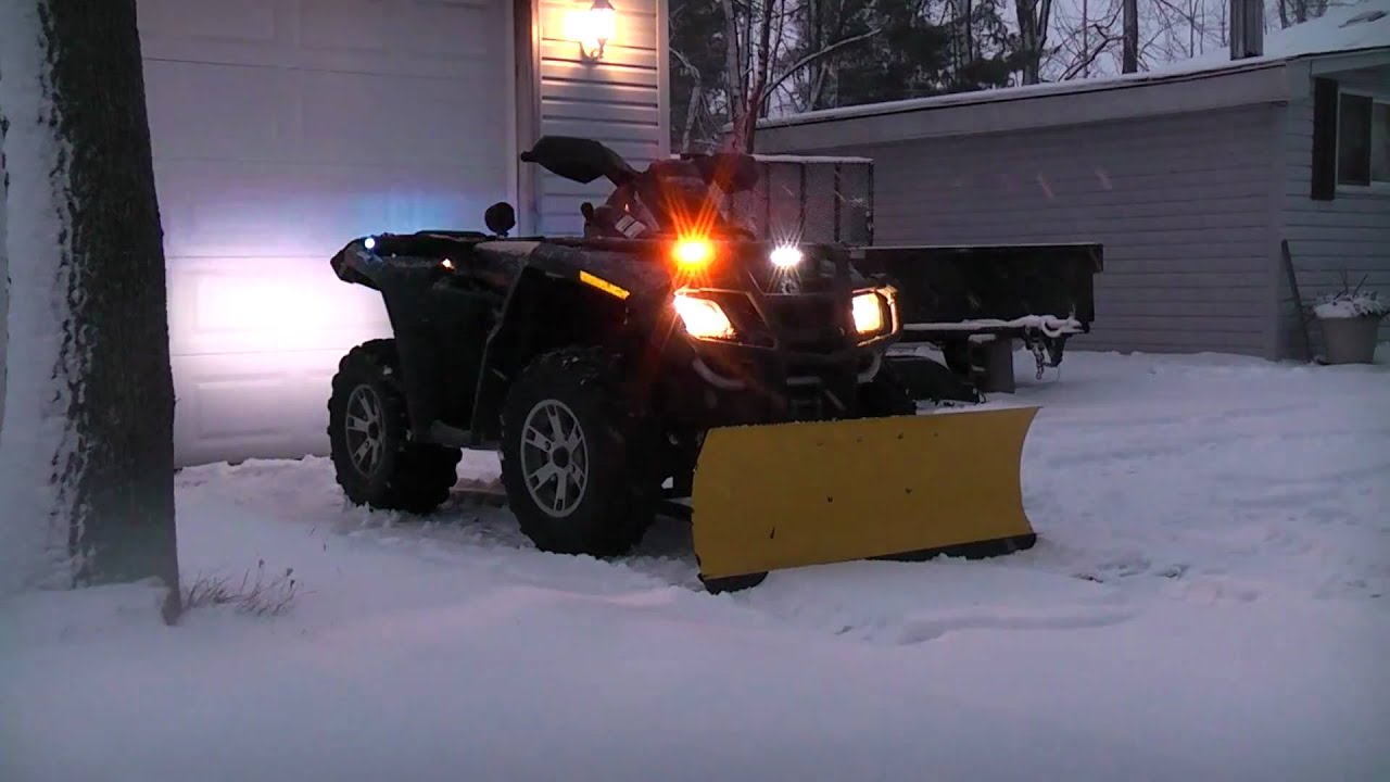 Can Am Outlander snowplow - Whelen LinZ6