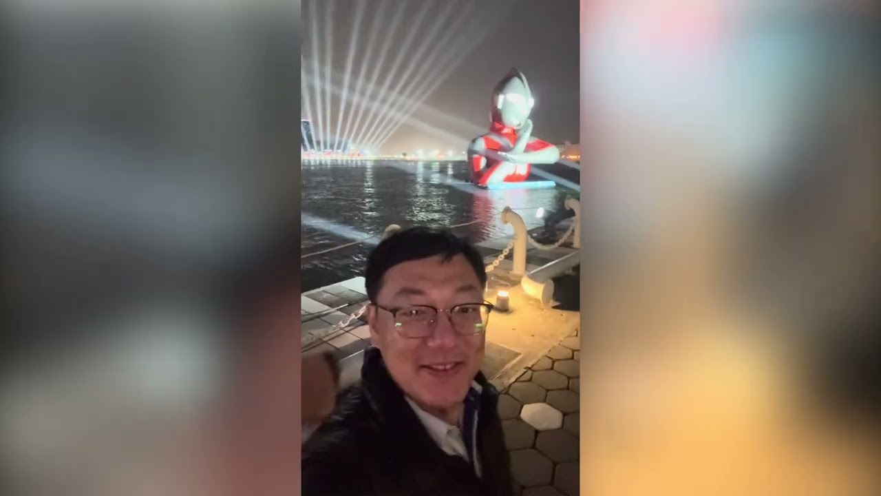 年前帶小孩來朝聖高雄被超人力霸王攻佔的地方，高雄車站跟流行音樂中心，小孩很興奮，Joanne(7Y9M14D)，Jesse(4Y2M14D) #超人力霸王 #高雄