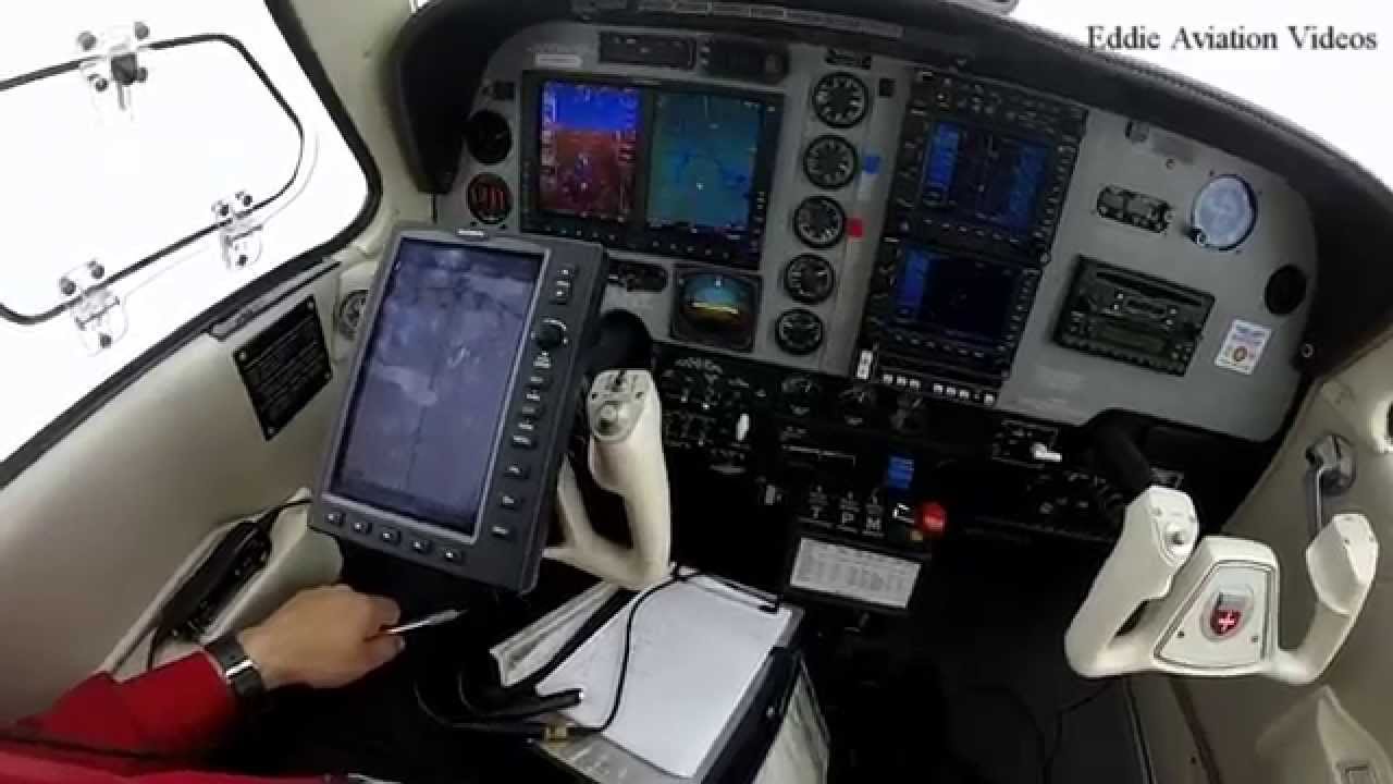 El panel de instrumentos en el beechcraft BE36 bonanza