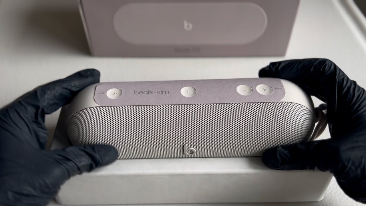 Unboxing the Beats Pill x Kim Kardashian in Light Grey