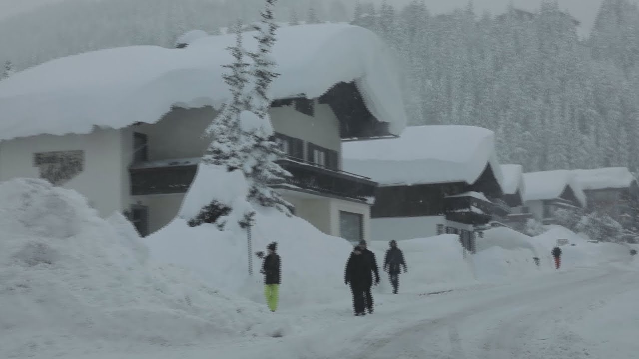 Bayern und Österreich: Schneechaos sorgt weiter für Behinderungen im Süden