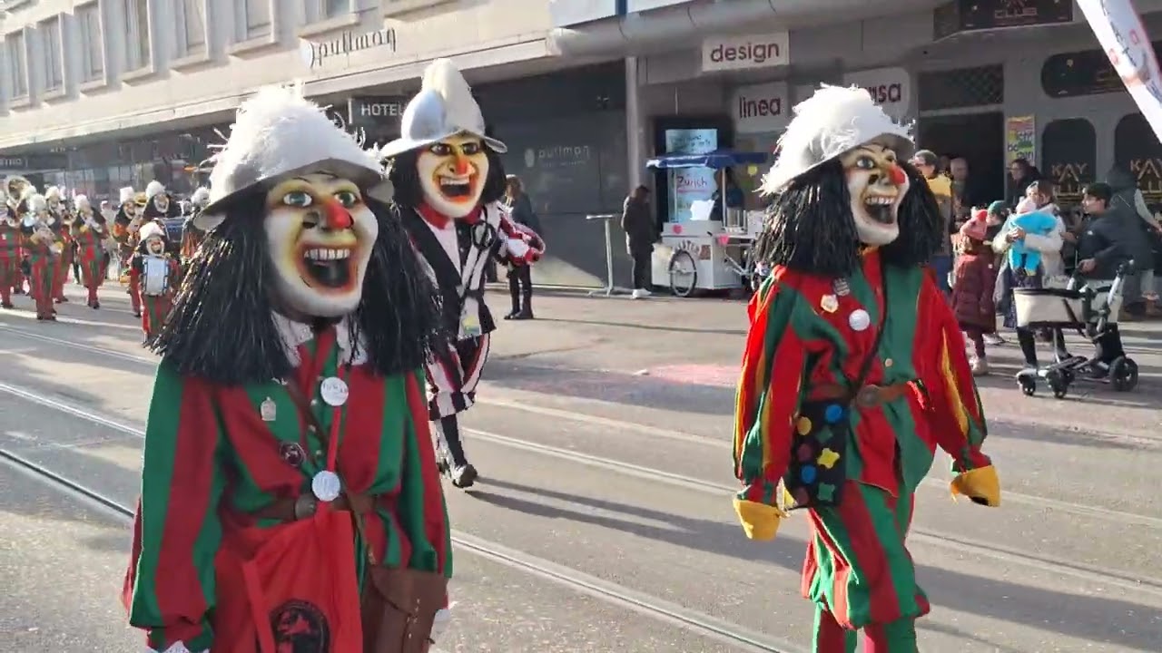 Basler Fasnacht 2024  4/12    Guggenmusik Pumperniggel in der Clarastrasse BS