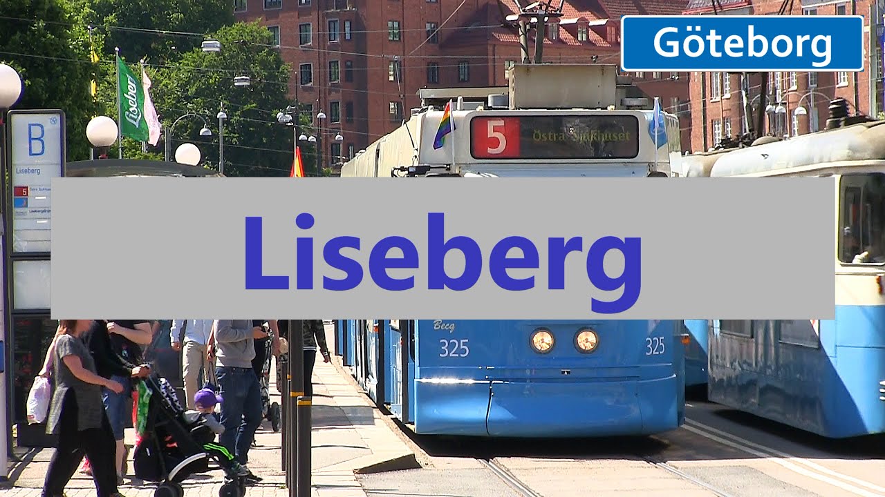 Liseberg i Göteborg Nöjesfält och stadsbild med spårvagn.