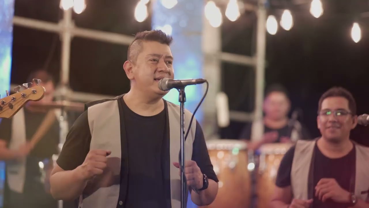 UN MILLON DE ROSAS - LA SONORA BOLIVIA