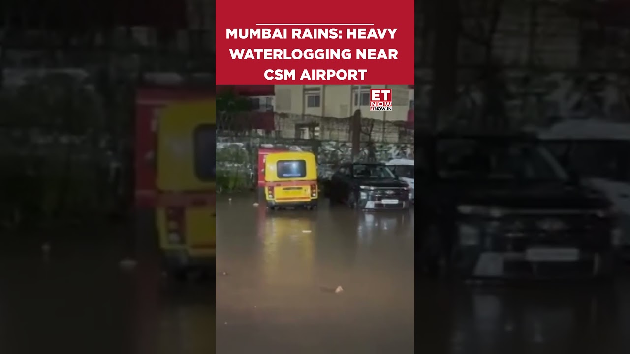 Mumbai Rains: Heavy Waterlogging Near CSM  Airport | Flight Delays #shorts #mumbai #etnow