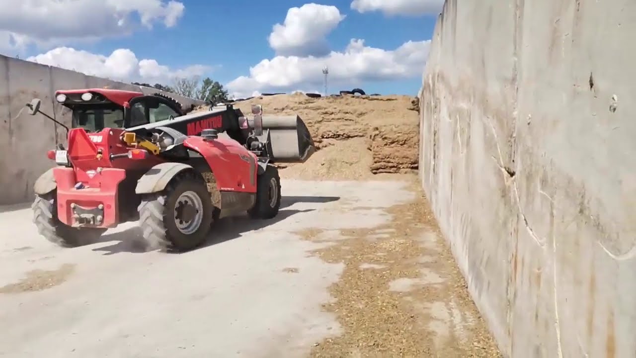 PDPodolie - Kŕmenie kráv -  Zetor 12045/MANITOU