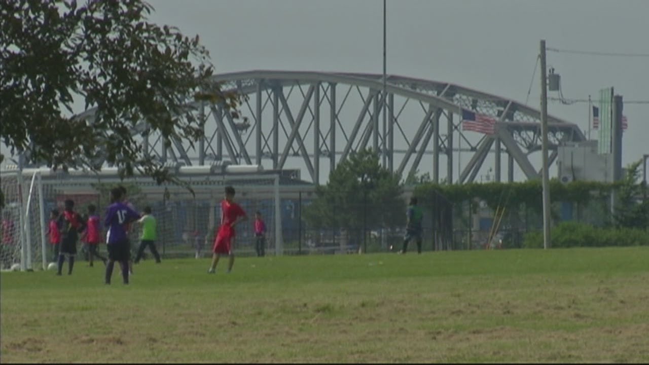 Officials meet over Peace Bridge battle