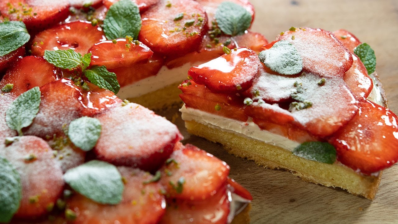 How to make Strawberry and Vanilla Christmas Tart
