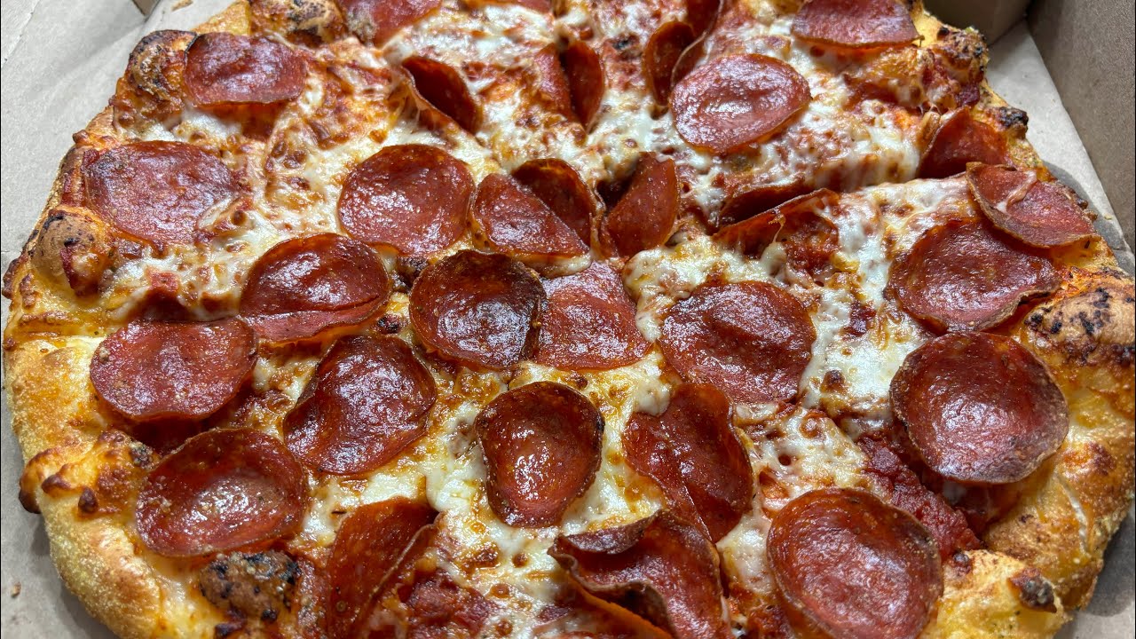 ASMR Eating Sounds: Dominos Pepperoni Pizza!! (No Talking) 🍕🍕