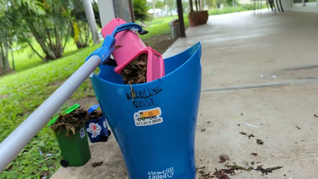 heavy and overflowing green waste mini bin collection (sorry for the bad operating)