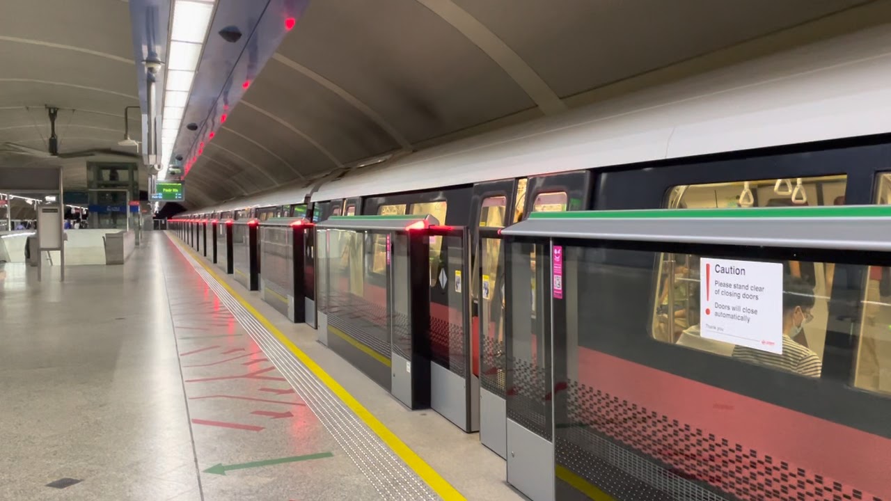 SMRT Trains EWL Kawasaki & CSR Sifang C151A [521/522] departing Aljunied (Eastbound)