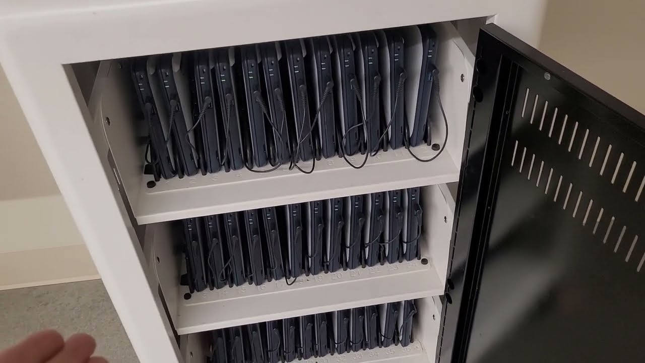 Correctly use a Chromebook cart