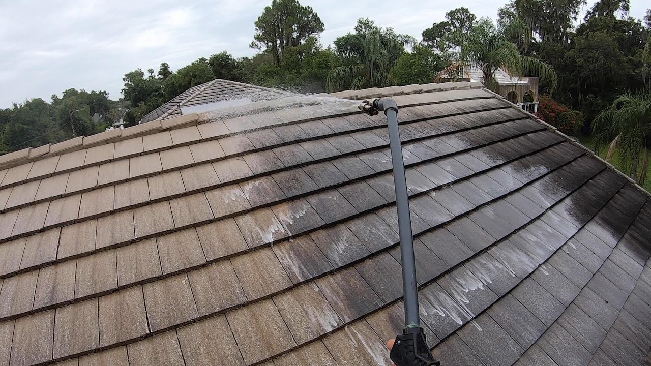 Flat Concrete Tile Roof Cleaning / House wash / Fence Wash