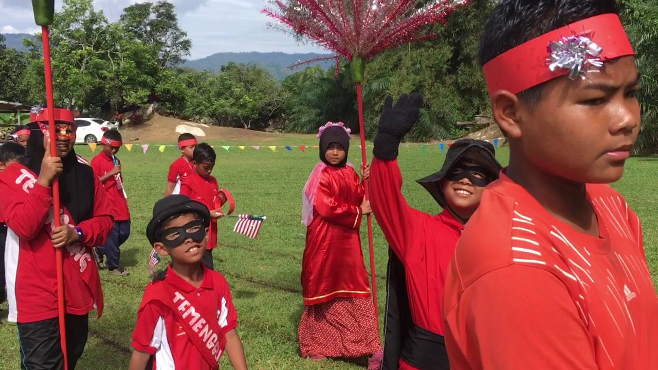Sukan Tahunan SK Merapoh 2016 | Perarakan keluar Rumah  Temenggung
