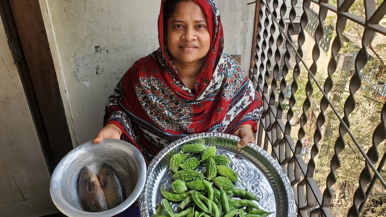 সিম আলু দিয়ে ইলিশ মাছের ঝোল সাথে করলা ভাজি || ilish mach er jhol