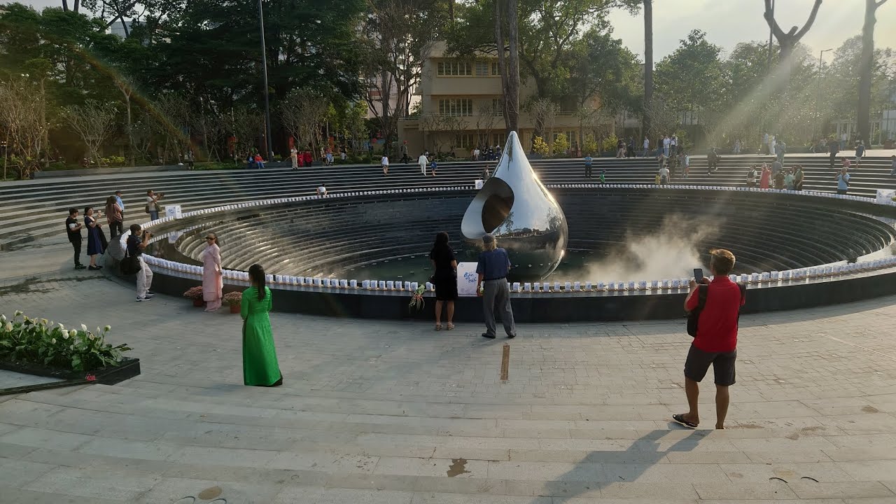 Chiều mùng 5 đi tham quan công viên tưởng niệm nạn nhân Covid ở đường Lý Thái Tổ 