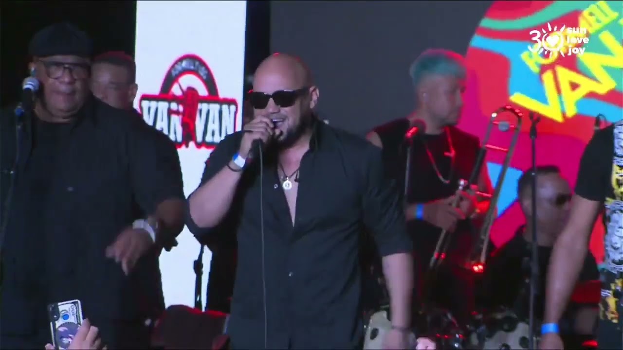 Solicitud de Amistad - Los Van Van (Live)
