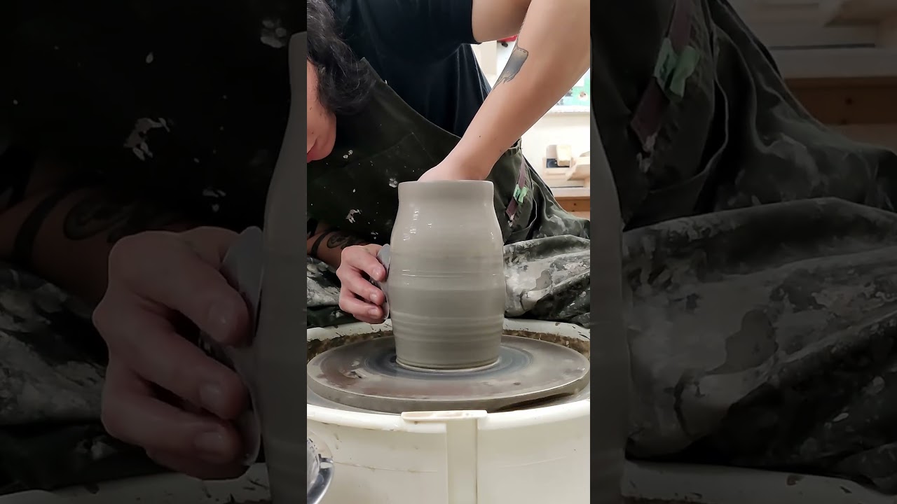 Large Oval Vase #pottery #ceramic #vase #etsy #satisfying