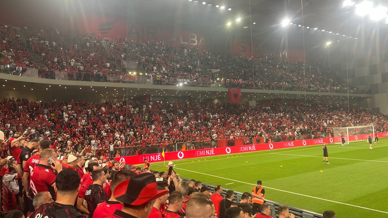 “MORA FJALË” TRONDIT AIR ALBANIA – STADIUMI SHKON FLAKË! 🔥🇦🇱
