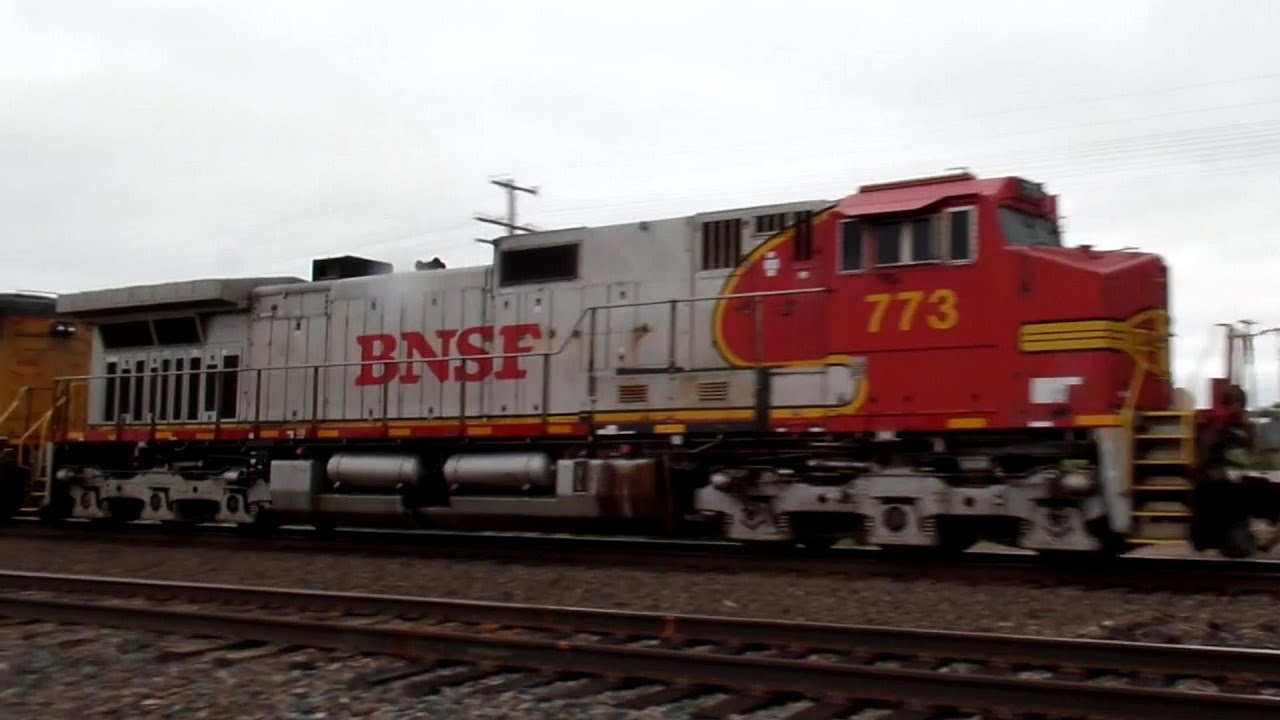 Union Pacific BNSF Warbonnet Power Move