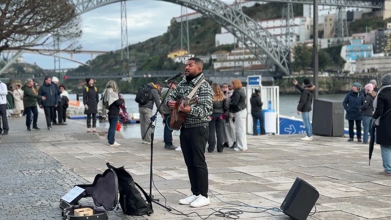 Busking - Before you go / Ribeira do Porto, Portugal.