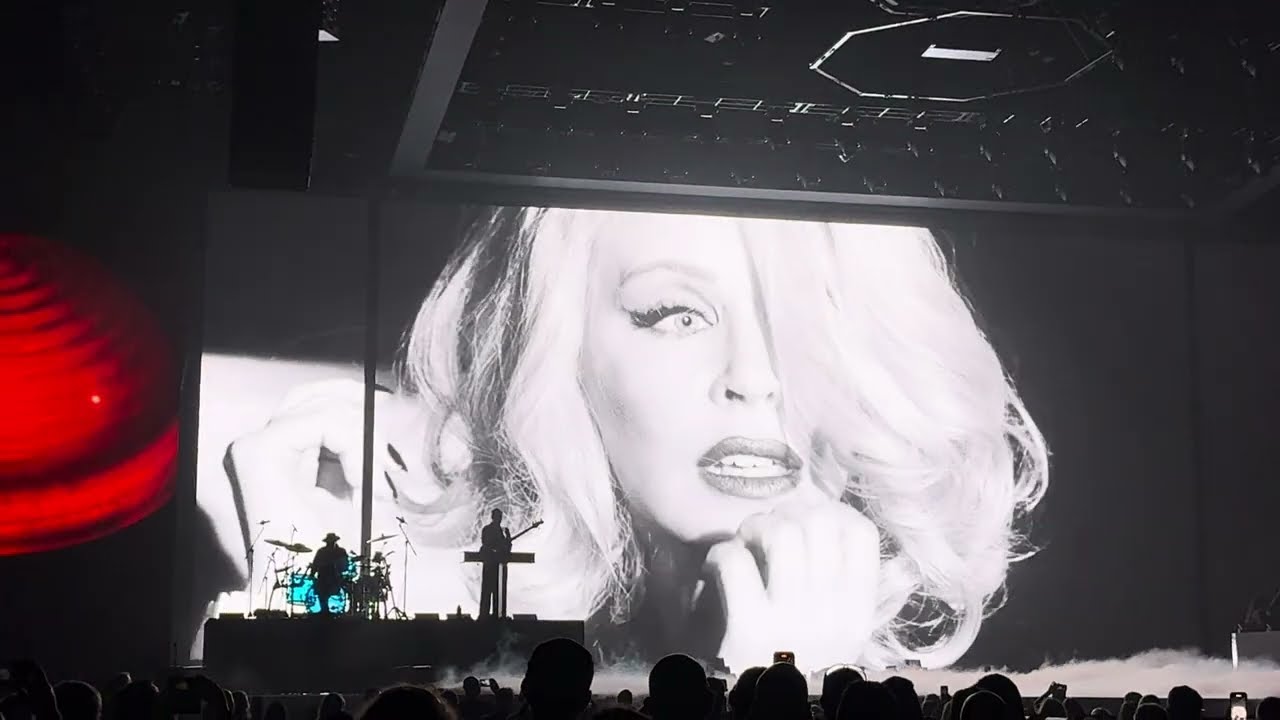 Kylie Minogue - TT 2025 - 14 - Confide in me (Adelaide)
