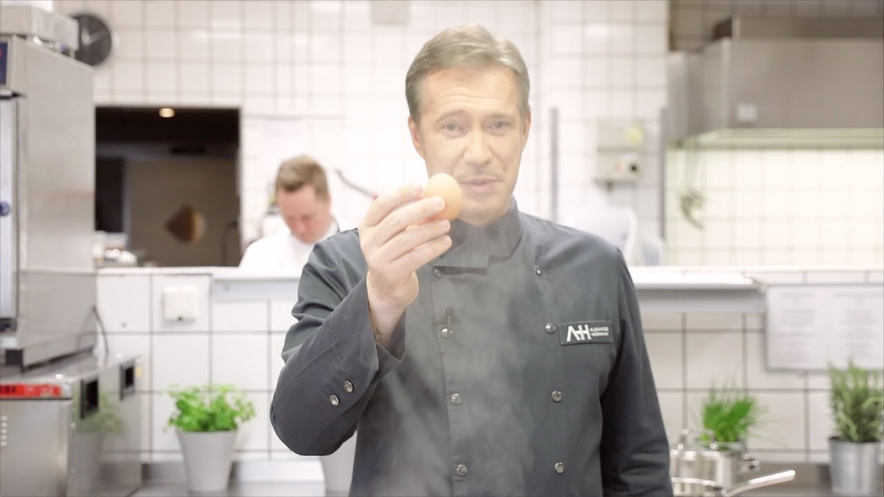 Pochiertes Ei - Rezept von Profikoch Alexander Herrmann | BAUR