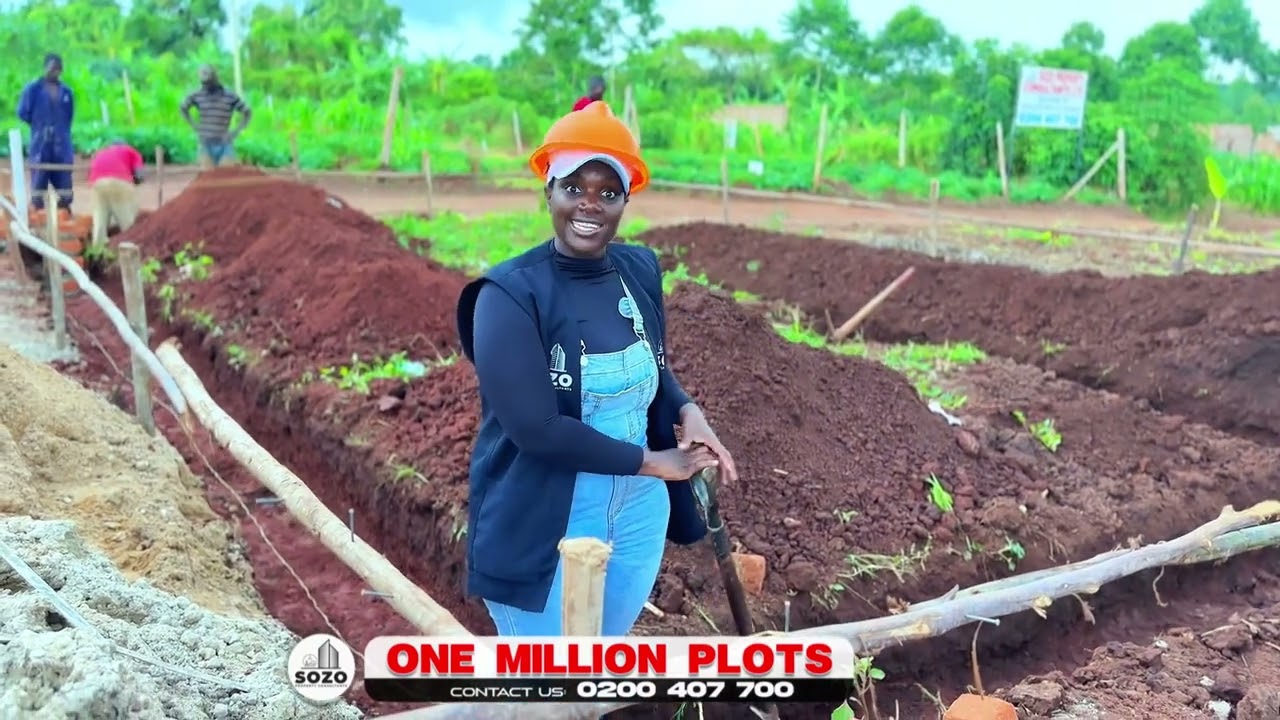 SHES BUILDING HER APPARTMENT 3BEDROOM HOUSE FIT ON A PLOT OF 25x50 WE BUILD HOUSES BUILD WITH US