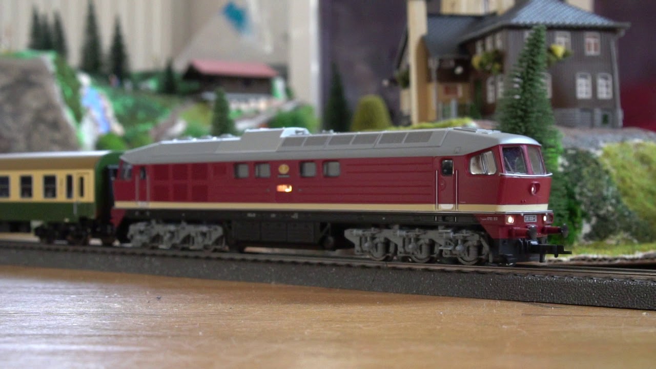 Piko BR 130 DR in H0 (59741-2) mit Roco Halberstädter Schnellzugwagen