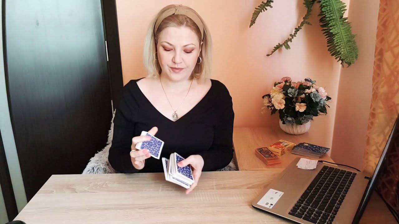 ТАРО. ЧТО У НЕГО С СОПЕРНИЦЕЙ